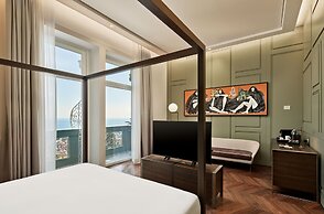 De Bonart Naples, Curio Collection by Hilton