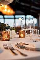 De Bonart Naples, Curio Collection by Hilton