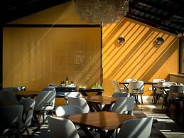 De Bonart Naples, Curio Collection by Hilton