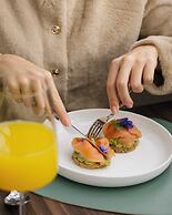 De Bonart Naples, Curio Collection by Hilton