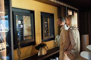 De Bonart Naples, Curio Collection by Hilton