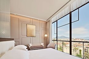 De Bonart Naples, Curio Collection by Hilton