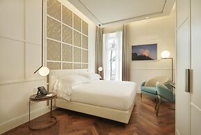 De Bonart Naples, Curio Collection by Hilton
