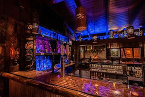 Golden Host Resort - Sarasota