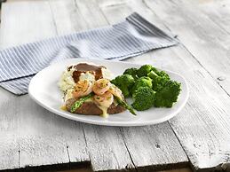 Holiday Inn Toronto Airport East by IHG