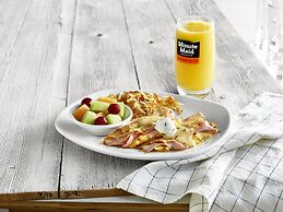 Holiday Inn Toronto Airport East by IHG