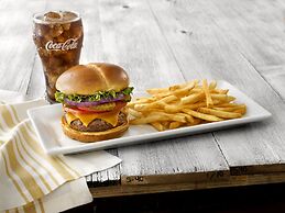 Holiday Inn Toronto Airport East by IHG