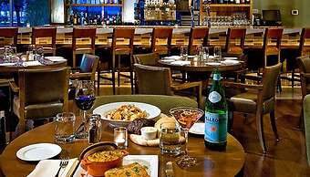 Crowne Plaza Lombard Downers Grove by IHG
