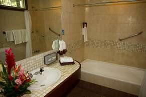 Tanoa Skylodge Hotel