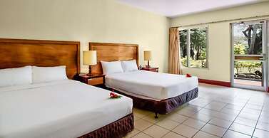 Tanoa Skylodge Hotel