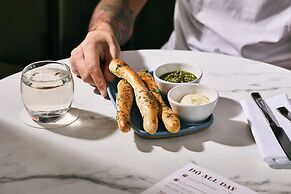 DoubleTree by Hilton Rotterdam Centre