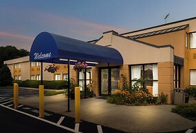 All Seasons Inn & Suites Smithfield Providence