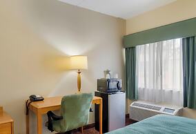 All Seasons Inn & Suites Smithfield Providence