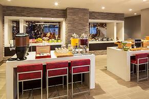 DoubleTree by Hilton Hotel Largo/Washington DC