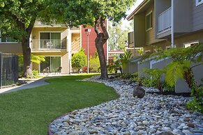 Best Western Plus Garden Court Inn