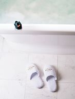 Kimpton Fitzroy London by IHG