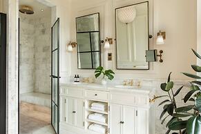 Kimpton Fitzroy London by IHG