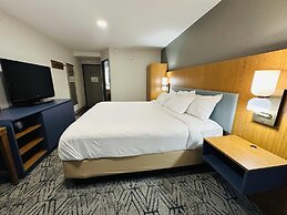 Country Inn & Suites by Radisson, Canton near Hall of Fame