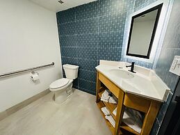 Country Inn & Suites by Radisson, Canton near Hall of Fame