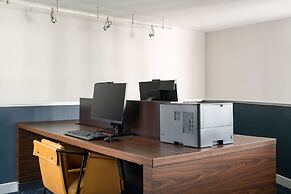 Courtyard Melbourne West