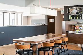 Courtyard Melbourne West