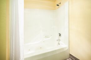 Days Inn by Wyndham Cadillac