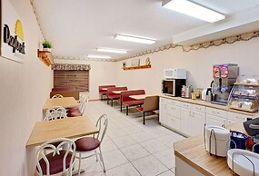 Days Inn by Wyndham Cadillac