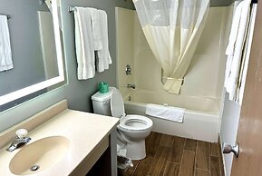 AmericInn & Suites By Wyndham Baraboo Event Center