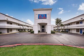 Motel 6 Irving, TX - Irving DFW Airport East