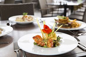 Courtyard by Marriott King Kamehameha's Kona Beach Hotel