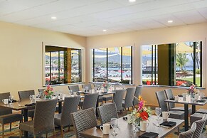 Courtyard by Marriott King Kamehameha's Kona Beach Hotel