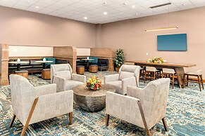 Courtyard by Marriott King Kamehameha's Kona Beach Hotel