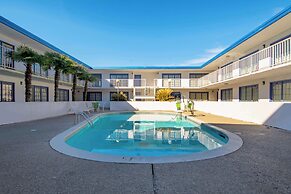 Motel 6 Opelousas, LA