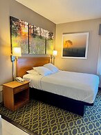 Days Inn & Suites by Wyndham Madison