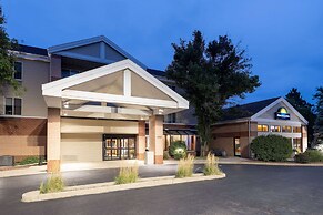 Days Inn & Suites by Wyndham Madison