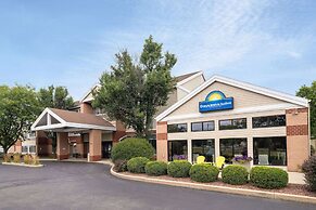 Days Inn & Suites by Wyndham Madison