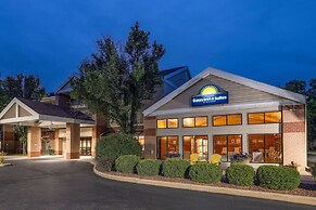 Days Inn & Suites by Wyndham Madison