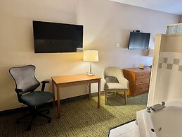 Days Inn & Suites by Wyndham Madison