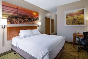 Days Inn & Suites by Wyndham Madison