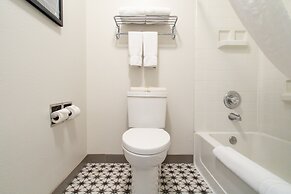 Oxford Suites Chico