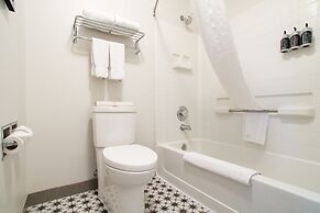 Oxford Suites Chico