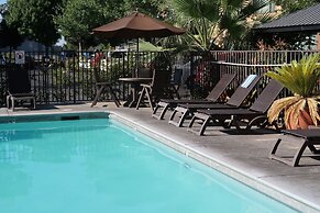 Oxford Suites Chico