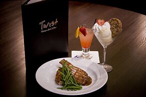 DoubleTree by Hilton Hotel Decatur Riverfront