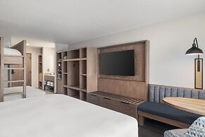 Starlite Yellowstone, Tapestry Collection by Hilton