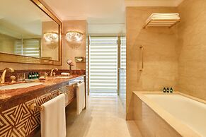 Sheraton Grand Doha Resort & Convention Hotel