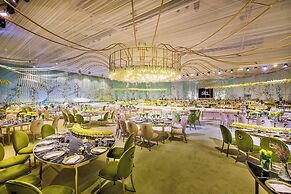 Sheraton Grand Doha Resort & Convention Hotel