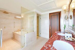 Sheraton Grand Doha Resort & Convention Hotel