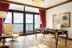 Sheraton Grand Doha Resort & Convention Hotel