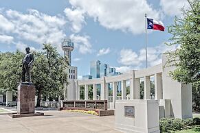 Hotel Indigo Dallas Downtown by IHG