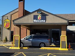 Super 8 by Wyndham Kansas City Airport North